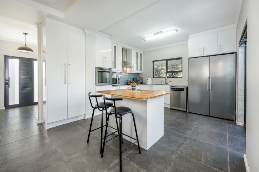 3 Bedroom Property for Sale in Jakarandas Western Cape